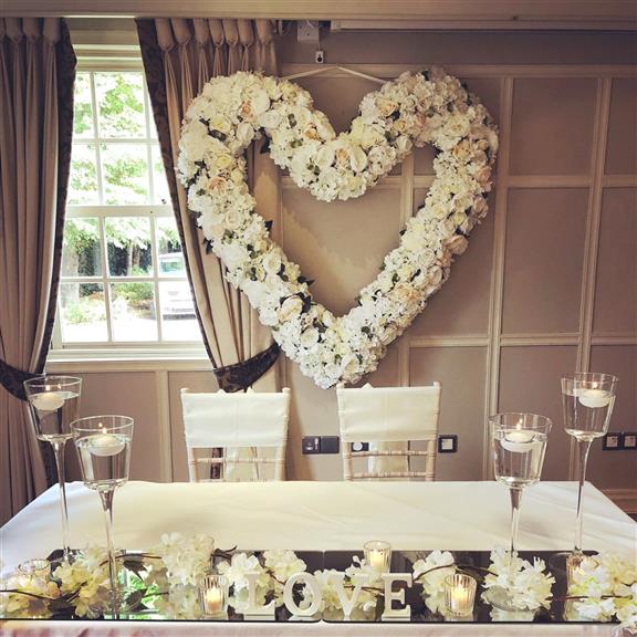 Flowers & sparkle wedding showroom now open